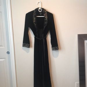 Black velvet Thalia sodi robe. Size xs